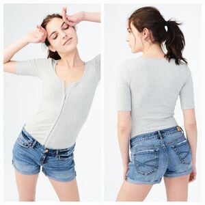 Aeropostale Hook-And-Eye Short Sleeve Top in Heathered Gray Size XS